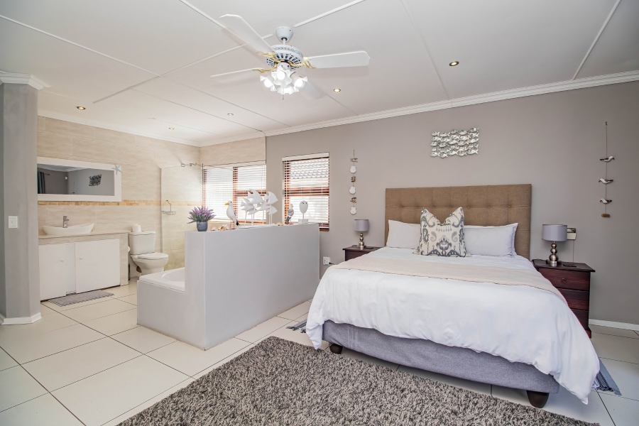 5 Bedroom Property for Sale in Seaside Longships Western Cape
